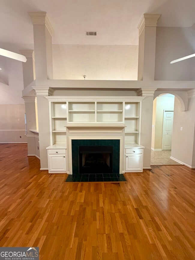Building Photo - 213 Carrington Ln