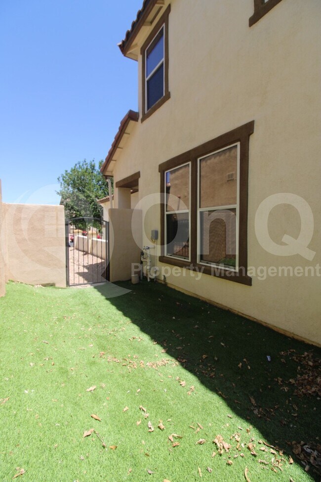 Building Photo - 779 W Calle La Bolita