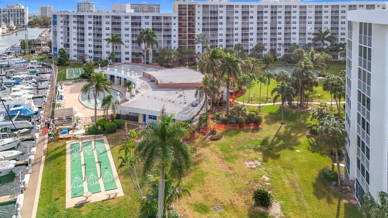 Building Photo - 2731 NE 14th St