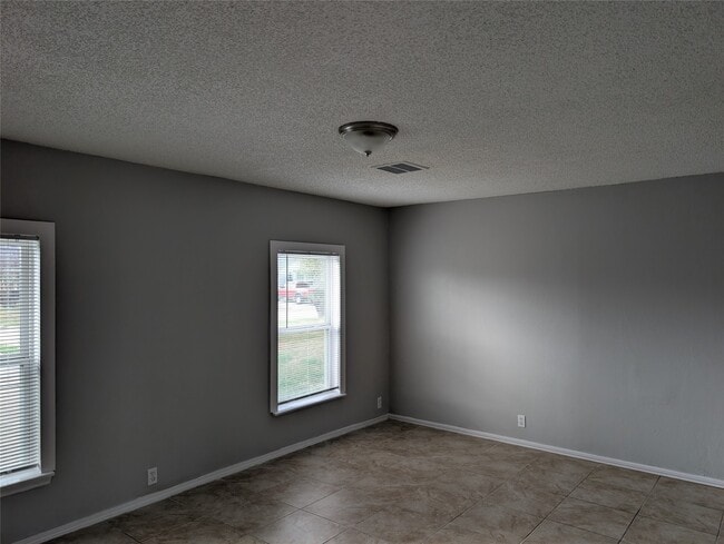 Building Photo - 4426 Brookfield Dr