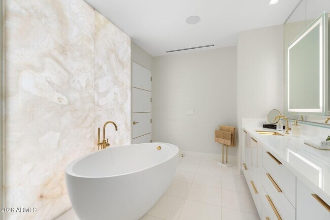 Building Photo - 6587 N Palmeraie Blvd