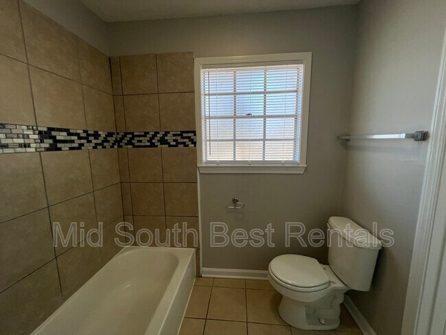 Building Photo - 2935 Invergarry Rd