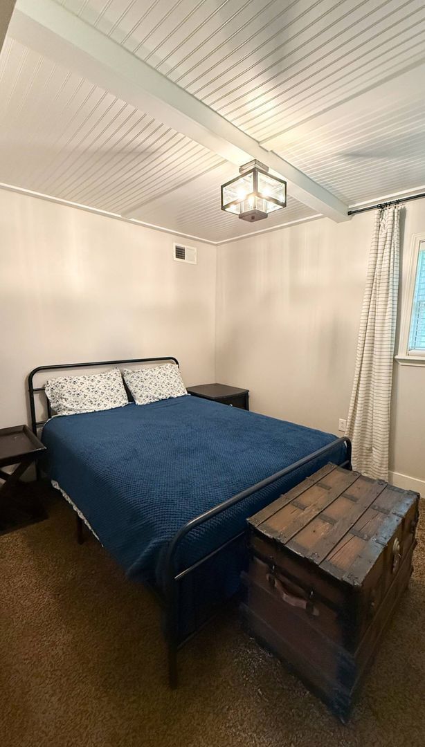 Building Photo - MOVE IN READY!!