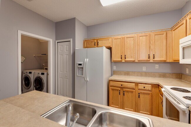 Building Photo - FOR RENT AND READY FOR IMMEDIATE OCCUPANCY! STUNNING LAKE VIEWS • 3 BEDROOMS • 2.5 BATHROOMS • AT...