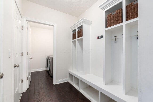 Building Photo - 5962 Laurel Ln