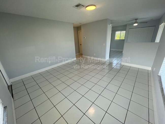 Building Photo - 717 SE 9th St