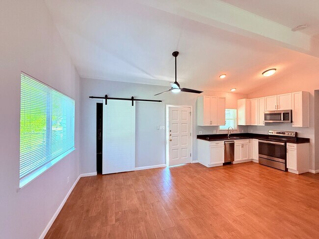 Building Photo - Beaver Trail (914)