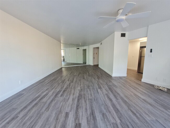 Building Photo - 6911 Environ Blvd