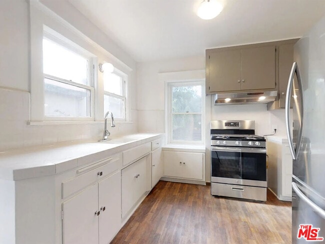 Building Photo - 1260 Flores St