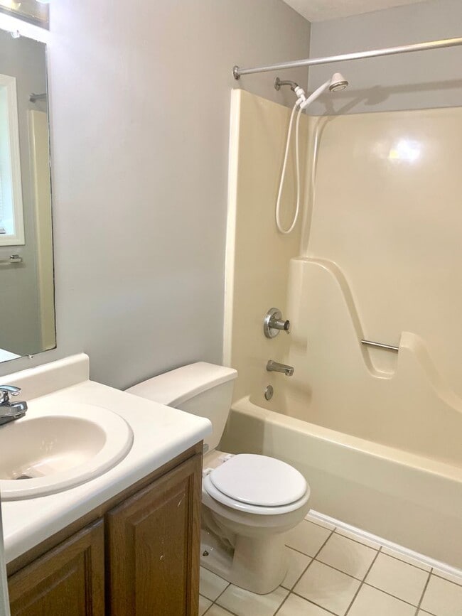 Building Photo - NEWLY Renovated 3 BED/2 BA Home!