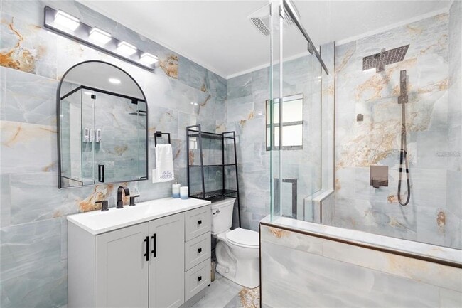 Building Photo - 8825 Oak St