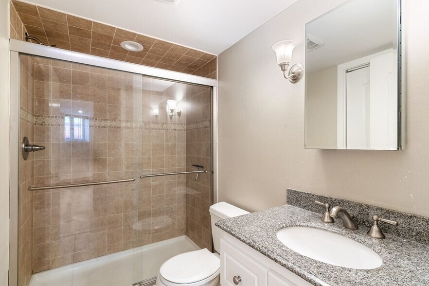 Building Photo - 103 Charter St