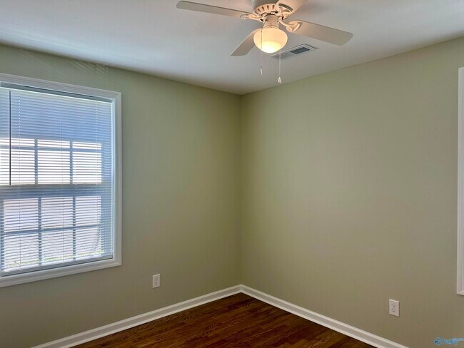 Building Photo - 3111 Hale Dr SW