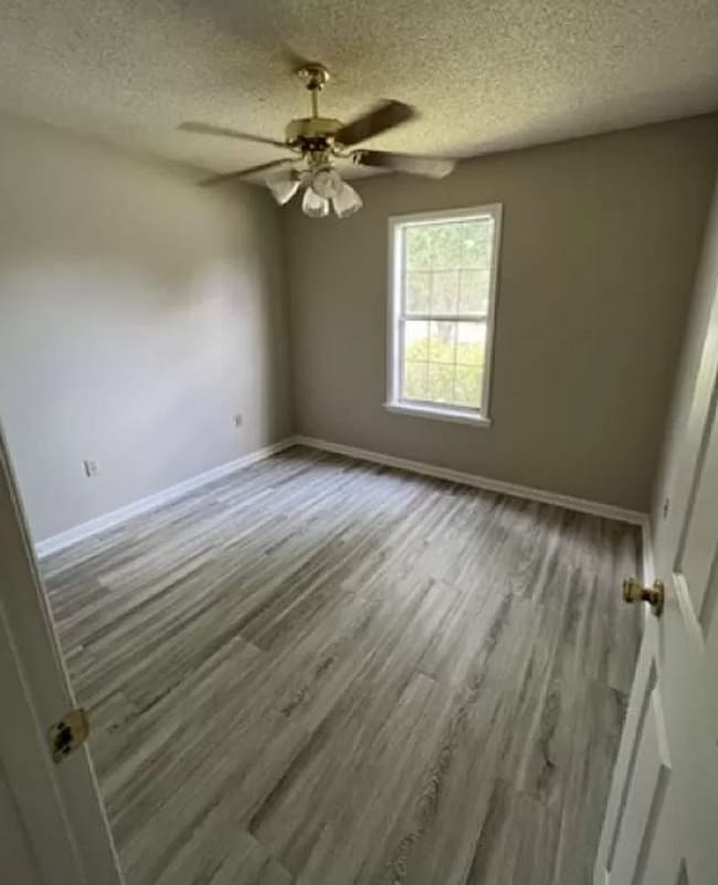 Building Photo - 251 Blue Pool Dr