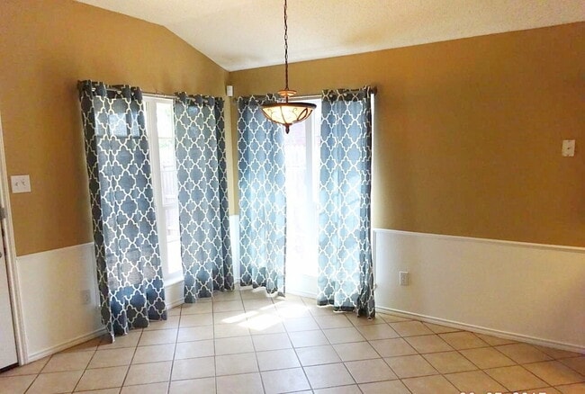 Building Photo - Beautiful House Located A Few Blocks From Elementary & Close Access To S.Loop 289 & Interstate!