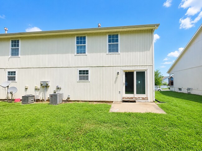 Building Photo - 7405 E 165th St