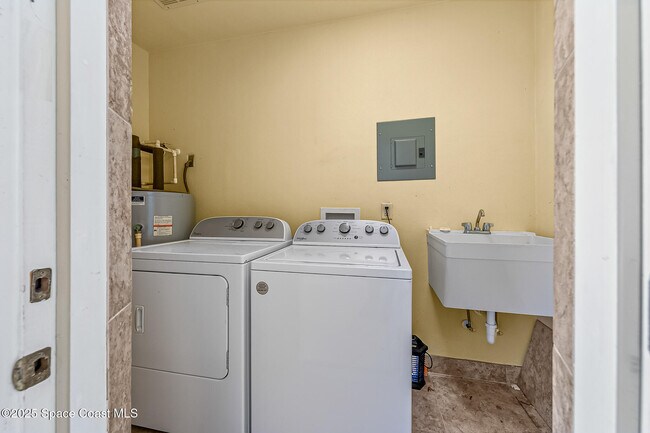 Building Photo - 2917 Rollins St