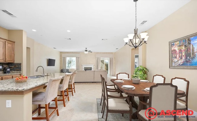 Building Photo - 5 Bedroom | 3 Bathroom House — Bakersfield (93314)