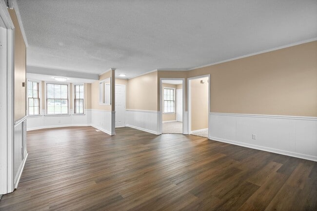 Building Photo - Three Bedroom on Corner Lot!