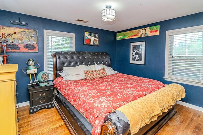 Building Photo - This charming 3-bedroom, 1-bathroom home