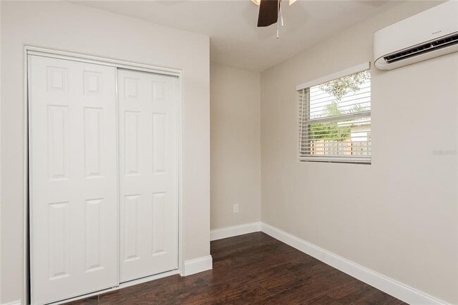 Building Photo - 214 Poinciana Cir