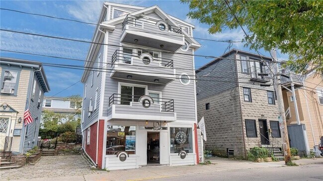 Building Photo - 492 Thames St