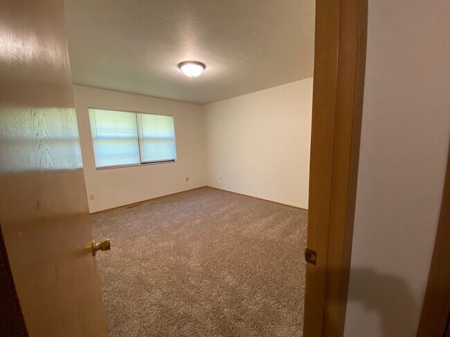 Building Photo - Three bedroom, two bathroom, two car garag...