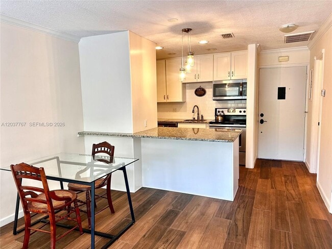 Building Photo - 1815 Robalo Dr