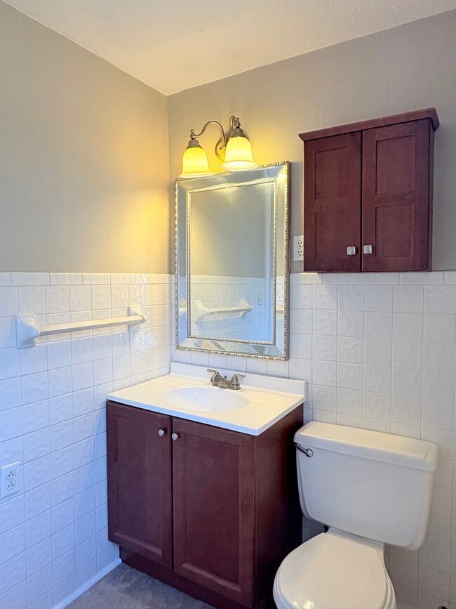 Building Photo - 707 Edgewood St