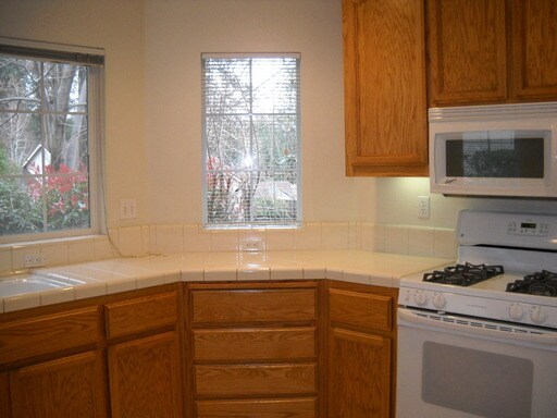 Building Photo - 331 Vistamont Dr
