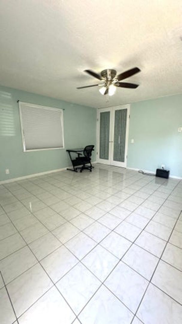 Building Photo - 5149 El Claro Cir