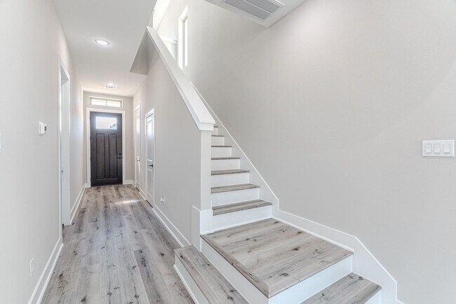 Building Photo - 15038 Wunderlust