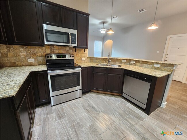 Building Photo - 1135 Creekside Orchard