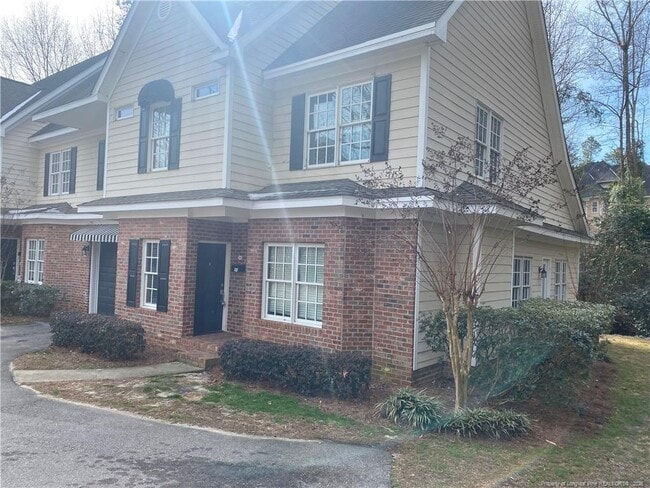 Building Photo - 320 Glenburney Dr