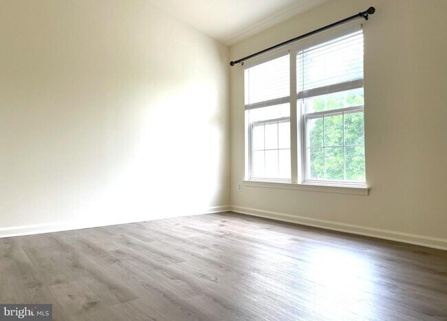 Building Photo - 2540 Banshire Dr