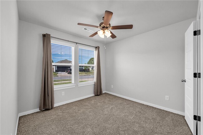 Building Photo - 4411 W Canyon Run Dr