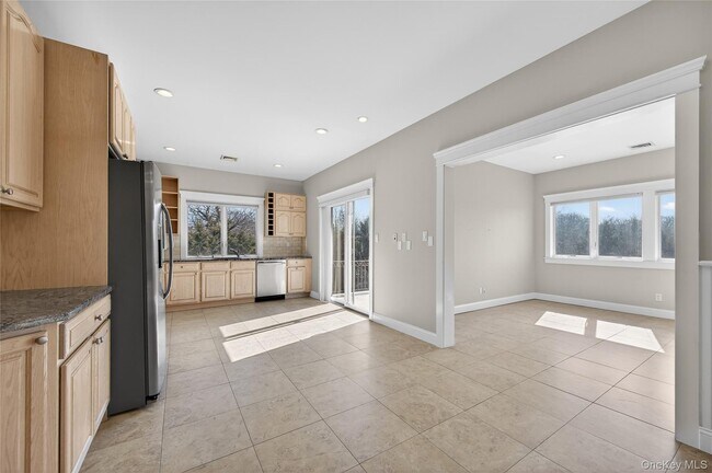 Building Photo - 24 Bayville Ave