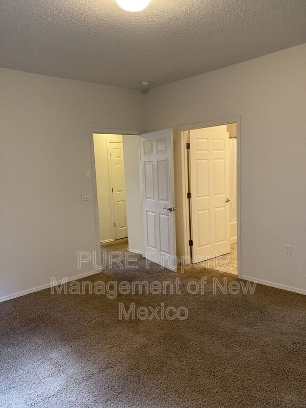 Building Photo - 601 Menaul Blvd NE