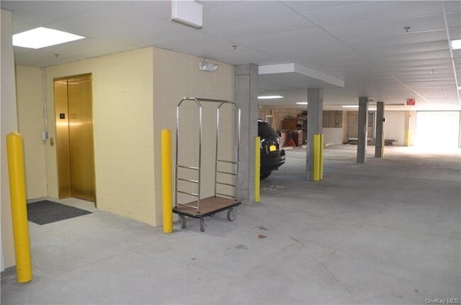 Building Photo - 203 Canter Ct