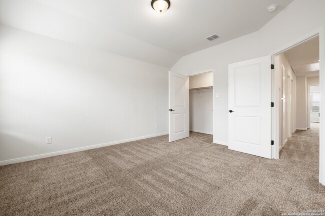 Building Photo - 2307 Lynwood Bnd
