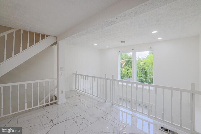 Building Photo - 9 Stillwood Cir