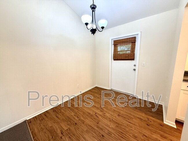 Building Photo - 1165 E Spruce St