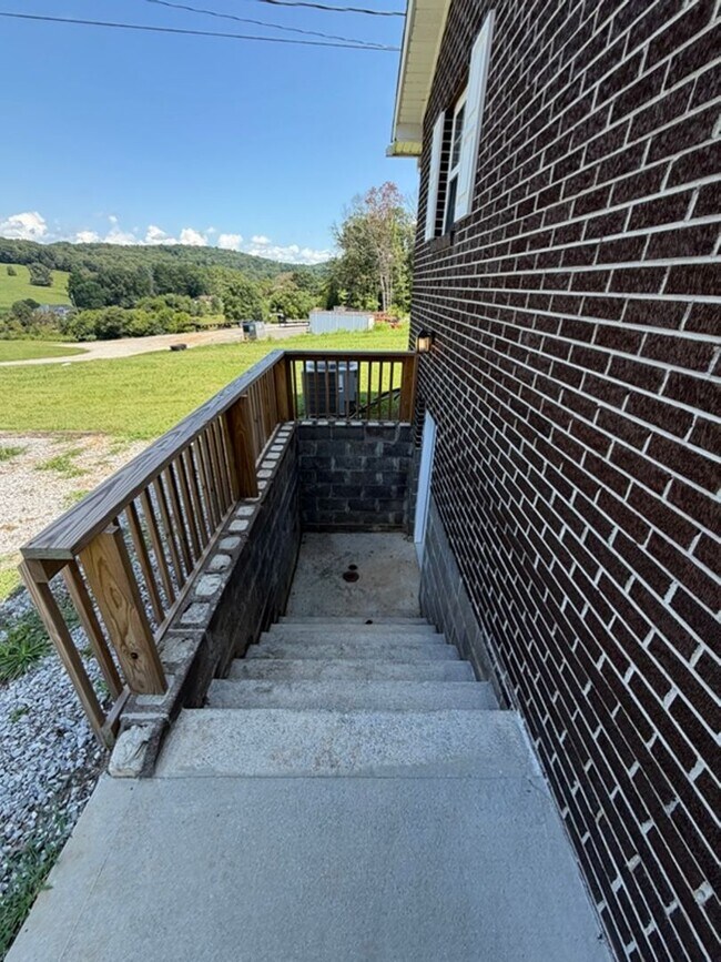 Building Photo - 1742 Repass Rd
