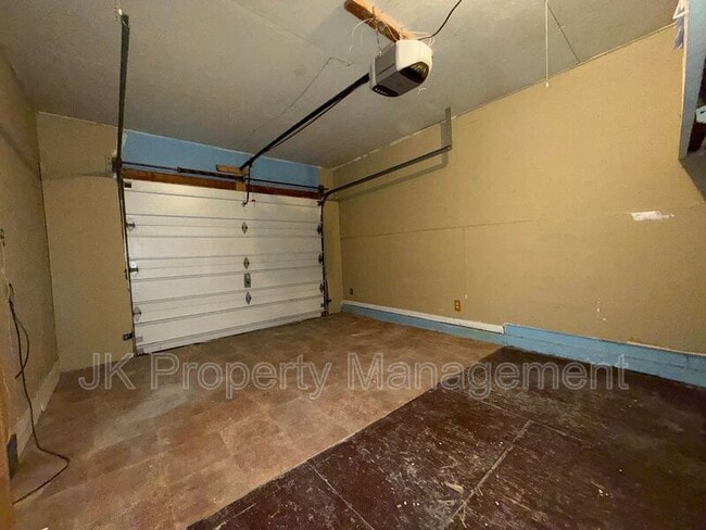 Building Photo - 821 47th St S