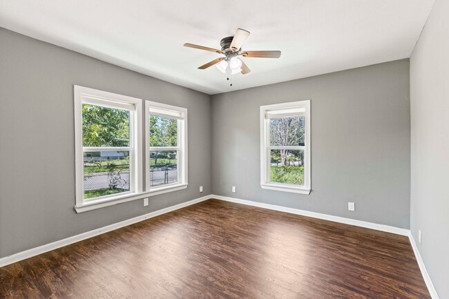 Building Photo - Fully renovated home close to downtown