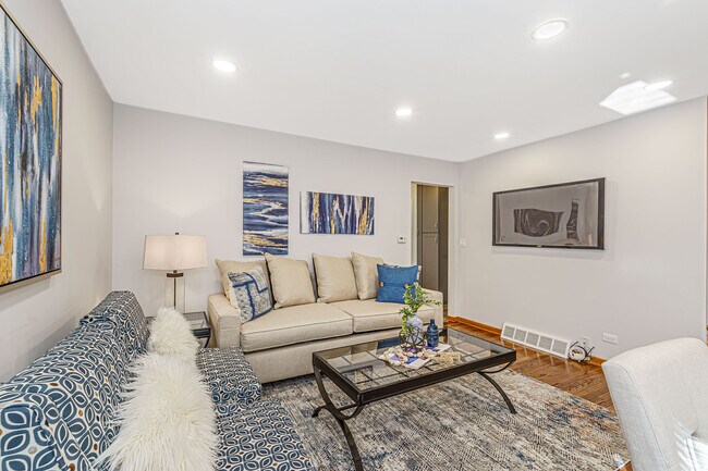 Living Room - 130 E Northwest Hwy