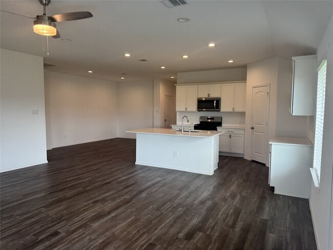 Building Photo - 5005 Almond Ter Dr