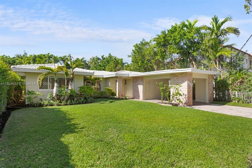 Building Photo - 6140 Pine Tree Dr