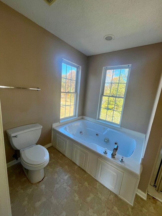 Building Photo - 1301 Davis Mill Rd