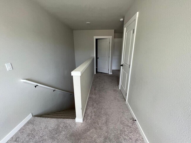 Building Photo - 2311 Quail Run Ln S